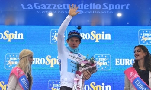 «Я вновь надел белую майку». Лидер «Астаны» получил мотивацию перед концовкой «Джиро»