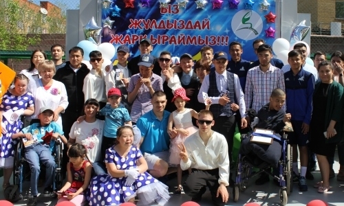 «Астана» посетила детей с особенностями развития