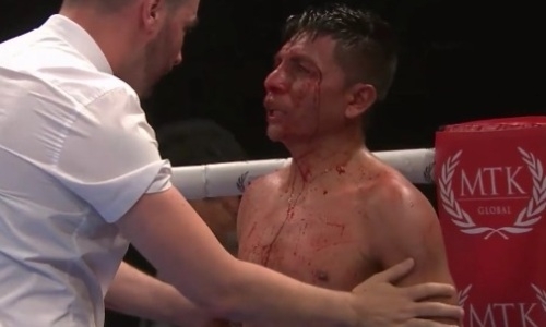 Пустил кровь. Видео победного боя казахстанца Султана Заурбека в Великобритании