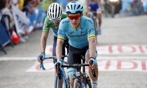 «Я действовал на чистом адреналине». Капитан «Астаны» объяснил избиение болельщика на «Джиро д’Италия»