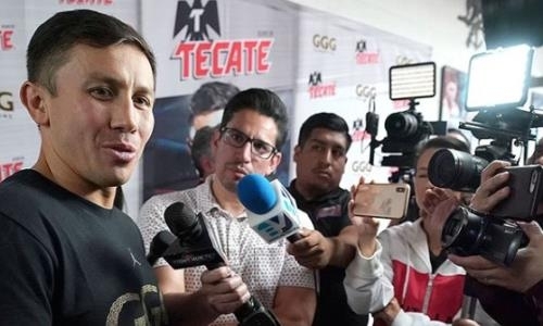 Головкин удивил болельщиков на поединке Джошуа. Видео забавного момента