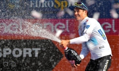 «Рад, что завоевал белую майку во второй раз подряд». Лидер «Астаны» подвел итоги «Джиро д’Италия»
