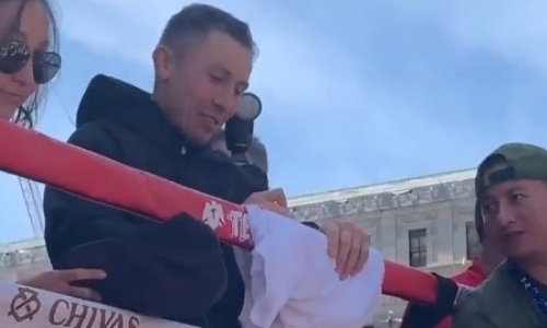 Как Головкин фанатам автографы раздавал после тренировки в Нью-Йорке