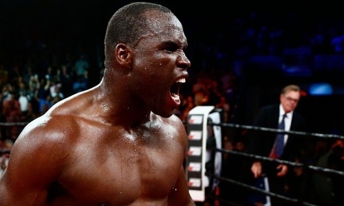 Экс-чемпион мира WBC впервые появился на публике после ужасной травмы в бою в весе Ахмедова