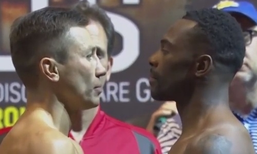 Видео церемонии взвешивания и дуэли взглядов боя Геннадия Головкина и Стива Роллса