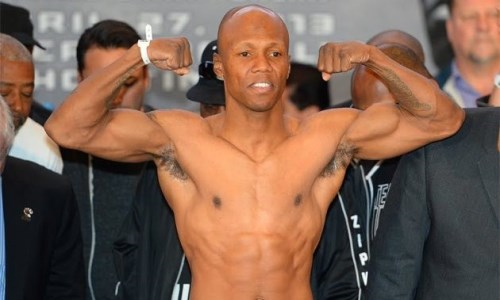 Абсолютный чемпион мира проиграл титульный бой после удара в висок и спарринга с казахстанцем