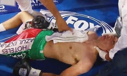 Шокирующее видео. Как экс-претендент на пояс WBO потерял сознание и впал в кому после боя на «фартовой» арене Головкина