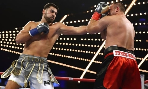 Супертяж экс-тренера Головкина снова победил досрочно. Видео трех нокдаунов и нокаута