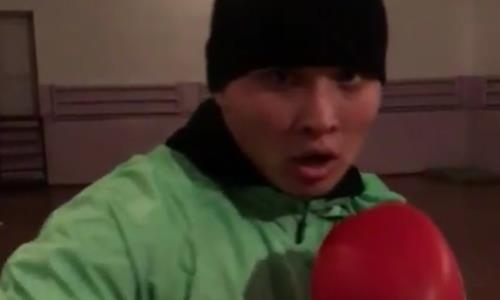 Казахстанский тяжеловес показал видео тренировки с грушей