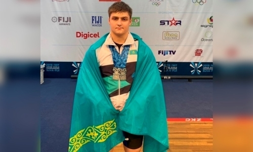 Казахстанец завоевал «серебро» чемпионата мира по тяжелой атлетике