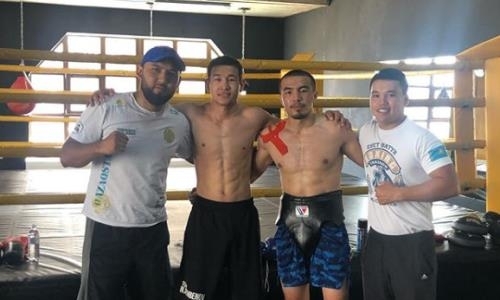 Непобежденные казахстанские боксеры провели совместный спарринг