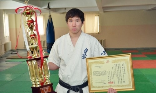Полицейских Атырау обучает двукратный чемпион мира по киокушинкай-каратэ
