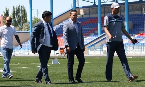 Руководитель ПФЛК ознакомился с ходом работ по реконструкции стадиона в Кызылорде