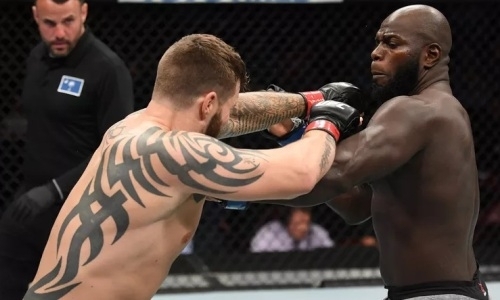 Супертяжа в UFC вырубили за 9 секунд. Видео невероятно быстрого нокаута