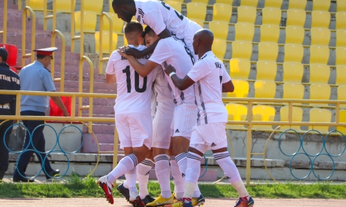 «Астана» пропустила три гола и проиграла «Ордабасы» в матче с удалением