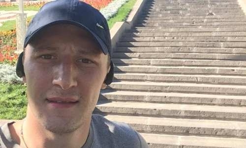 Форвард «Барыса» и сборной Казахстана готовится к новому сезону в Таразе