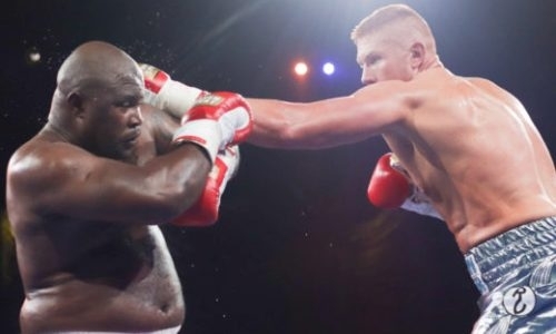 «В стиле Головкина». Видео нокаута супертяжа парой ударов в бою за титул WBA