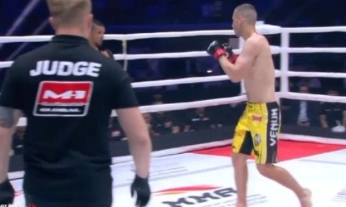 Видео запрещенного удара российского бойца и его дисквалификации на турнире в Нур-Султане