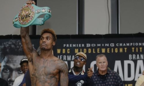 Травма во втором раунде не помешала главному кандидату на бой с Головкиным в сентябре отстоять титул