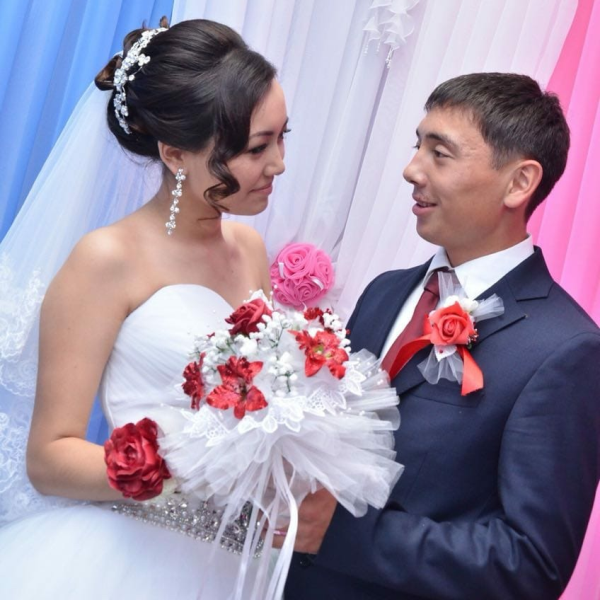 «В Казахстане не хватает качественных полей, достойной и многочисленной поддержки болельщиков». Жена футболиста КПЛ о муже и футболе