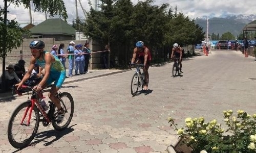 Казахстанские триатлонисты завоевали 12 медалей на двух азиатских турнирах в Чолпон-Ате