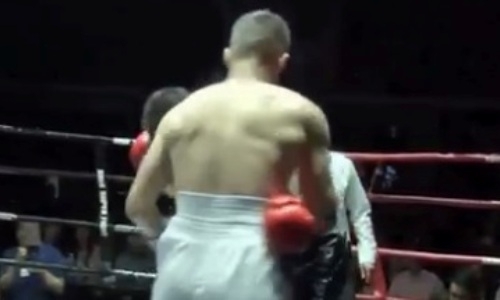 Узбек ударом в живот нокаутировал соперника с 28 победами и выиграл пояс WBC. Видео