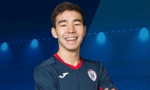 Казахстанский футболист перешел в европейский клуб и забил с центра поля. Видео