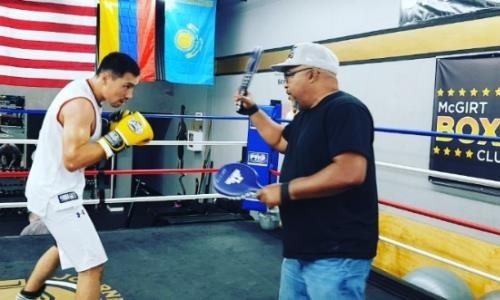 Бросивший вызов дерзкому чемпиону мира казахстанец показал видео тренировок с известным тренером