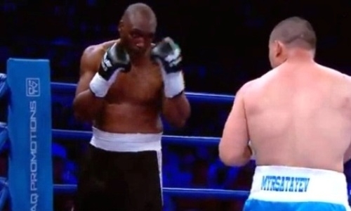 Казахстанский супертяж «удосрочил» нокаутировавшего Тайсона 45-летнего боксера