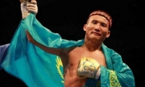 Канат Ислам за 10 секунд отправил соперника в тяжелый нокаут и стал чемпионом WBO