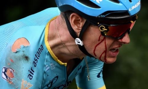 Гонщик «Астаны» завершил первый этап «Тур де Франс» с окровавленным лицом