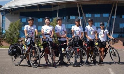 Шесть тысяч километров преодолели участники международного велопробега Лондон — Нур-Султан