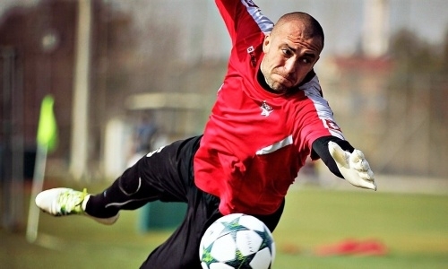 «Я аж заплакал». Экс-голкипер сборной Казахстана шокировал рассказом про «Актобе», Газзаева и фанатов «Кайрата»