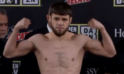 Ушедший от Головкина казахстанец прошел взвешивание перед дебютом за промоутеров «Канело»