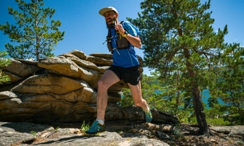 Казахстанский спортсмен в одиночку бежит по регионам страны