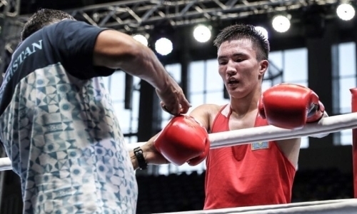 Казахстанец проиграл узбекскому боксеру на Кубке Президента РК