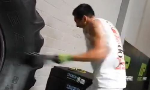 Алимханулы показал видео тренировки с кувалдой перед боем 17 августа