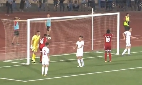 Футболист клуба КПЛ с метра вместо ворот пробил вдоль них. Видео фэйла