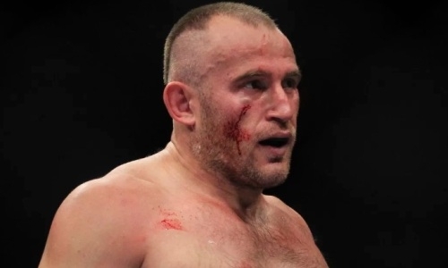 42-летний российский боец UFC после нокаута коленом за 12 секунд попал в больницу
