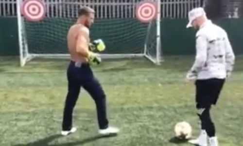 Бокс или FIFA? Ломаченко и Усик сорвали бурные овации в необычном видео