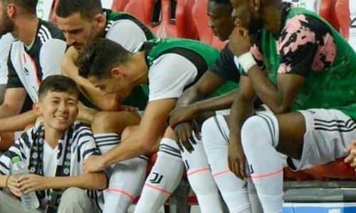 «Это источник радости». Тренер «Ювентуса» рассказал, как помог казахстанцу сфотографироваться с Роналду