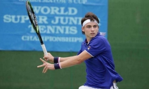 Казахстанский теннисист вышел в полуфинал турнира в Испании