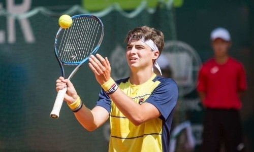 Скатов вышел в финал теннисного турнира в Испании