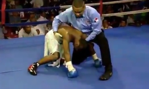 «Сенсационного» боксера четыре раза отправили в нокдаун и нокаутировали. Видео