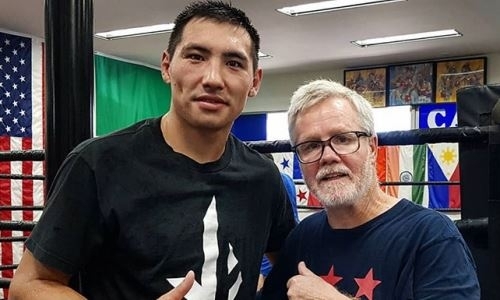 Алимханулы встретился с легендарным тренером и поспарринговал в его зале