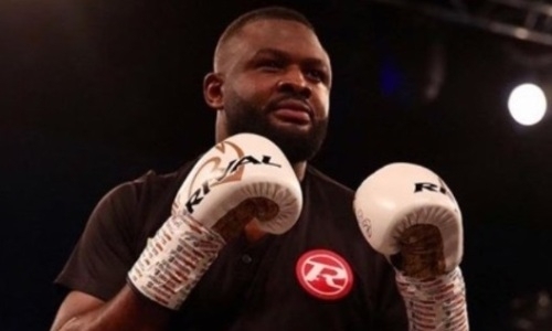 Супертяжа после боя за титулы WBC и WBO нокаутировали за 80 секунд. Видео