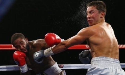 Экс-соперник Головкина досрочно проиграл дебютный бой в новом весе после трех нокдаунов