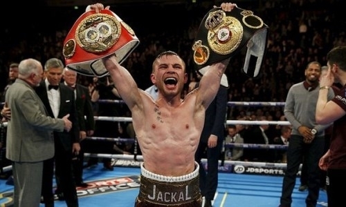 Экс-чемпион мира получил самую нелепую травму в истории и сорвал главный бой вечера. Видео