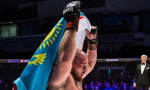 «Держал первую мазу по восьмым классам». Казахстанский боец c 19 победами рассказал о своем детстве