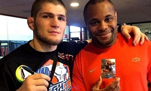 Нурмагомедов прокомментировал сенсационное поражение экс-чемпиона UFC в двух весовых категориях 